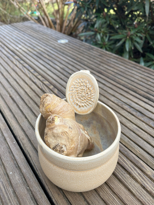 Ingwerbecher mit Reibe