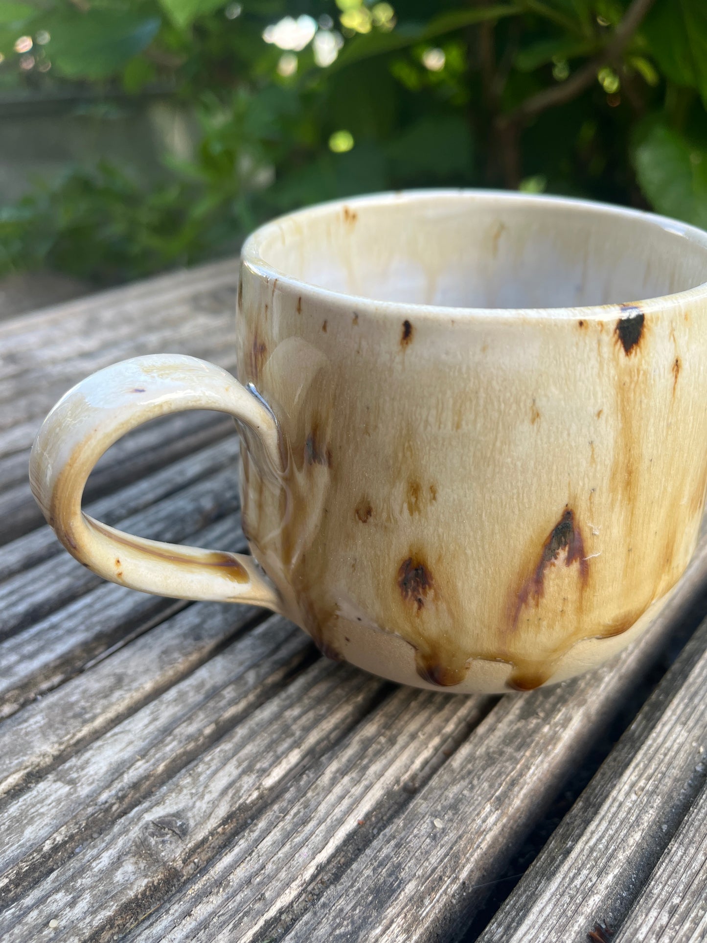 Kaffeebecher mit Henkel in Mokka